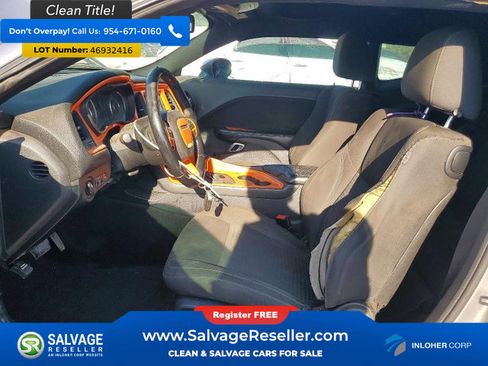 Used 2016 Dodge Challenger SXT image 9