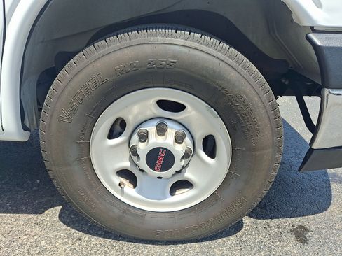 Used 2024 GMC Savana 2500 w/ Driver Convenience Package RWD image 9