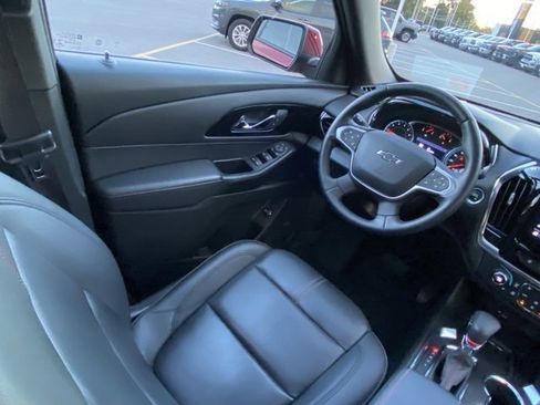 Used 2023 Chevrolet Traverse RS image 27