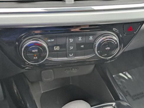 Used 2025 Chevrolet Trax LT FWD image 21