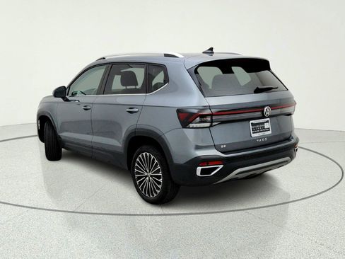 Used 2025 Volkswagen Taos SE FWD image 12