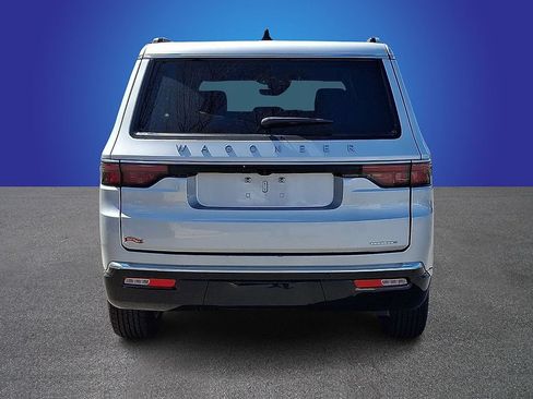 Used 2024 Jeep Wagoneer Series III AWD/4WD image 5