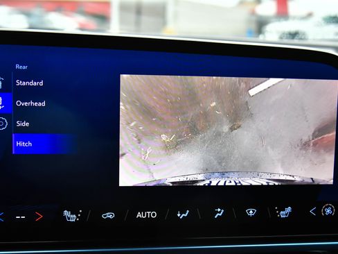 Used 2025 Chevrolet Equinox EV LT w/ Convenience Package image 22