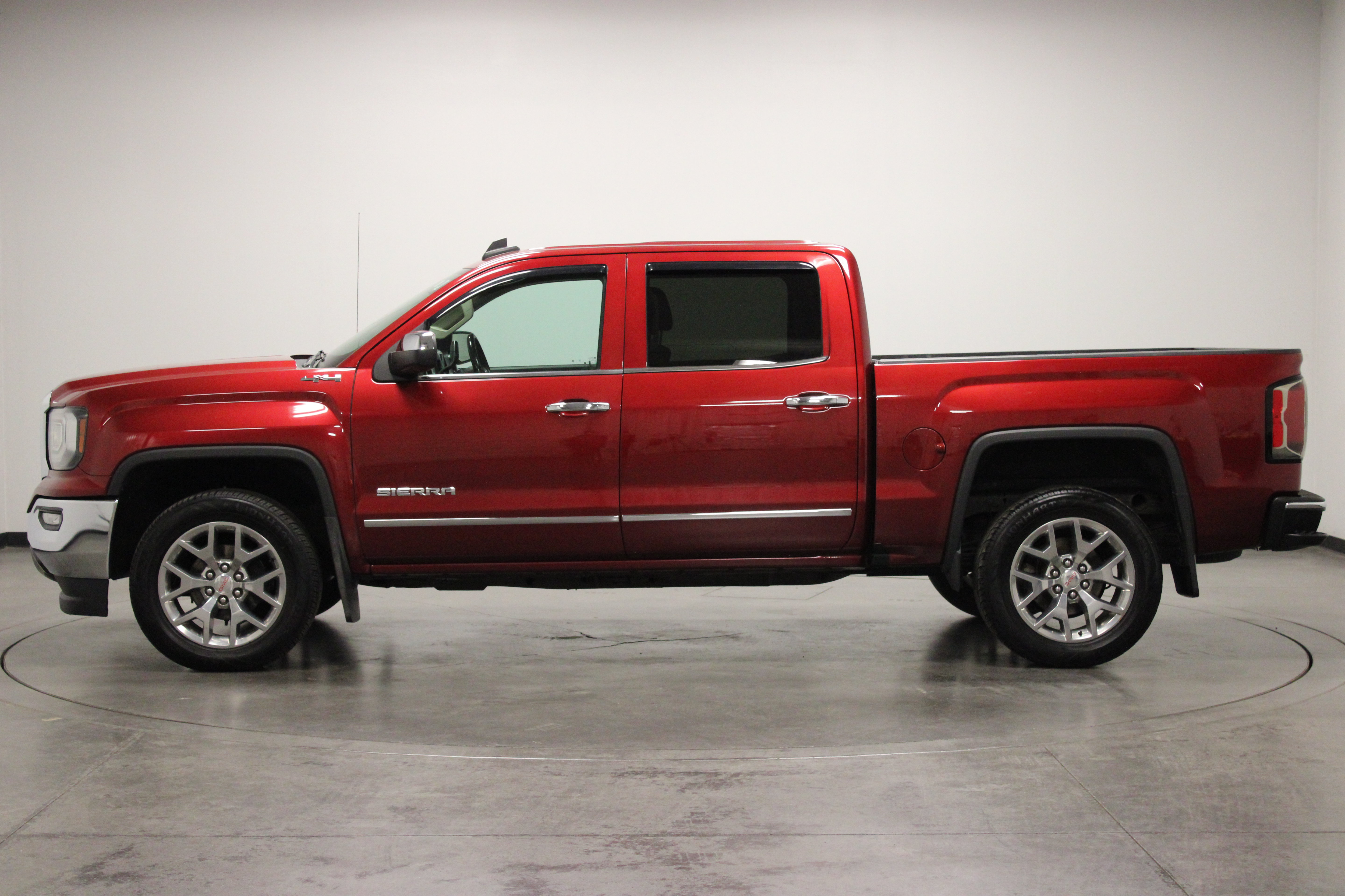 Used 2018 GMC Sierra 1500 SLT w/ SLT Premium Package AWD/4WD image 5