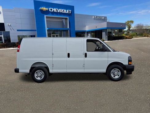 Used 2025 Chevrolet Express 2500 w/ Driver Convenience Package image 27