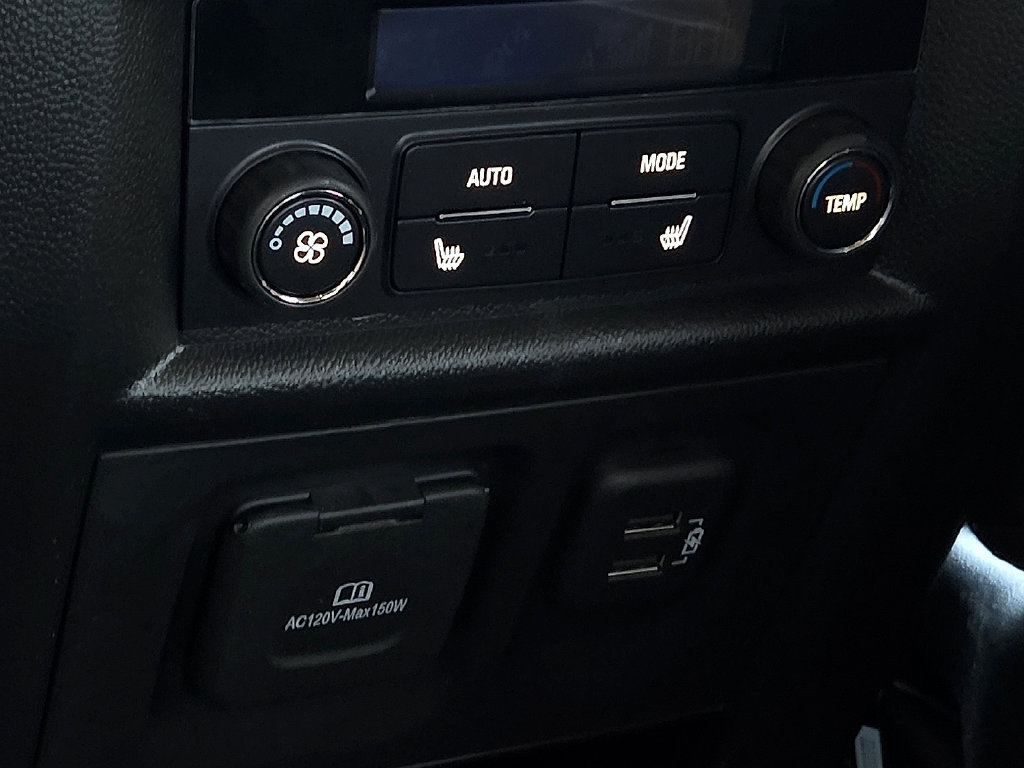 Used 2023 Chevrolet Traverse Premier FWD image 11