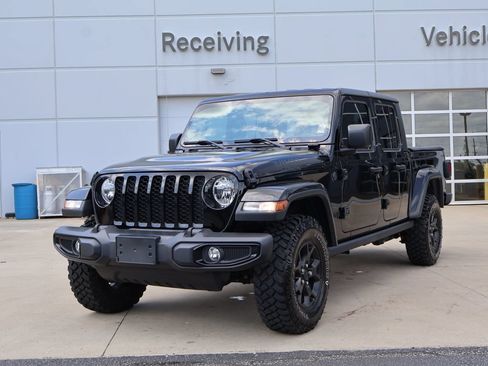 Used 2022 Jeep Gladiator Sport AWD/4WD image 3