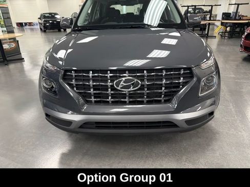 Used 2025 Hyundai Venue SEL FWD image 2