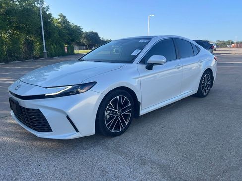 Used 2025 Toyota Camry XLE w/ Premium Package FWD image 1