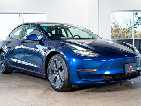 Used 2023 Tesla Model 3 Standard Range image 4