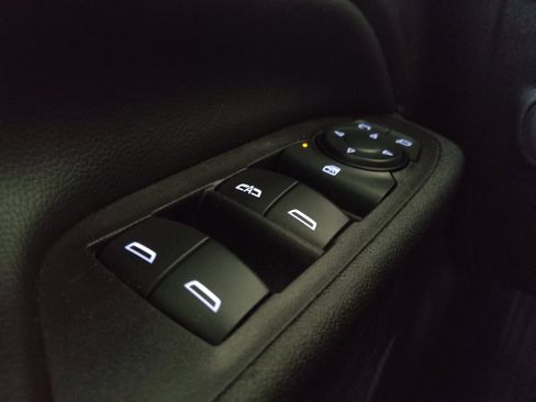 Used 2021 Chevrolet Equinox LT FWD image 27