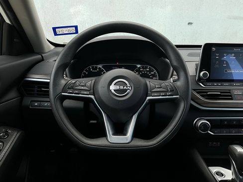 Used 2025 Nissan Altima 2.5 SV image 31