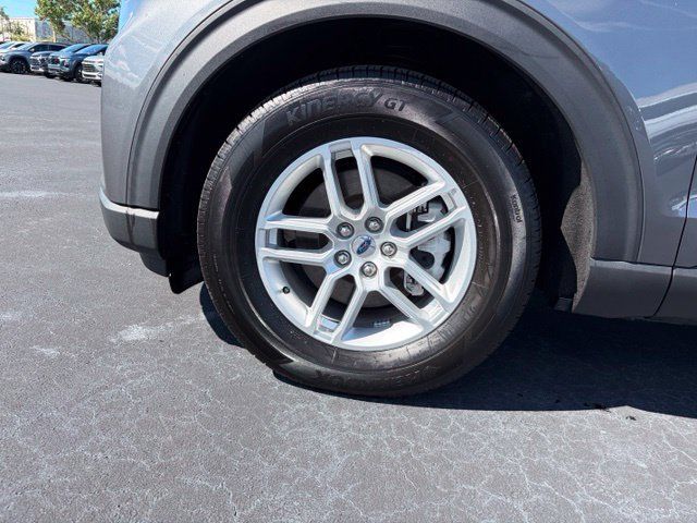 Used 2025 Ford Explorer Active w/ Active Comfort Package RWD image 9
