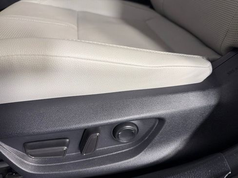 Used 2025 Toyota Camry XLE w/ Premium Plus Package FWD image 24