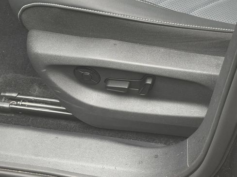 Used 2026 Volkswagen Tiguan SE AWD/4WD image 21