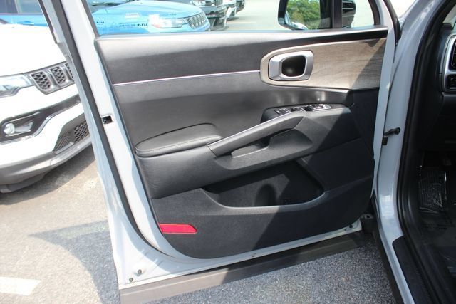 Used 2023 Kia Sorento S w/ Panoramic Sunroof Package AWD/4WD image 21