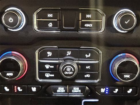 Certified 2024 Chevrolet Suburban Premier w/ Premium Package image 33