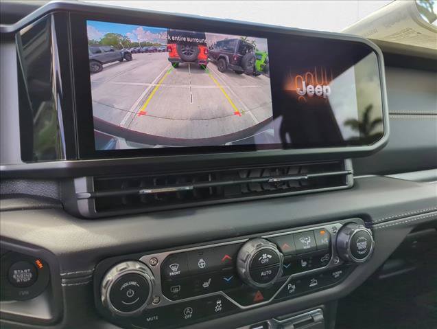 New 2025 Jeep Wrangler Unlimited Sahara w/ Safety Group AWD/4WD image 13