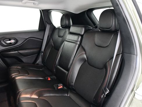Used 2019 Jeep Cherokee Trailhawk w/ Cold Weather Group AWD/4WD image 21