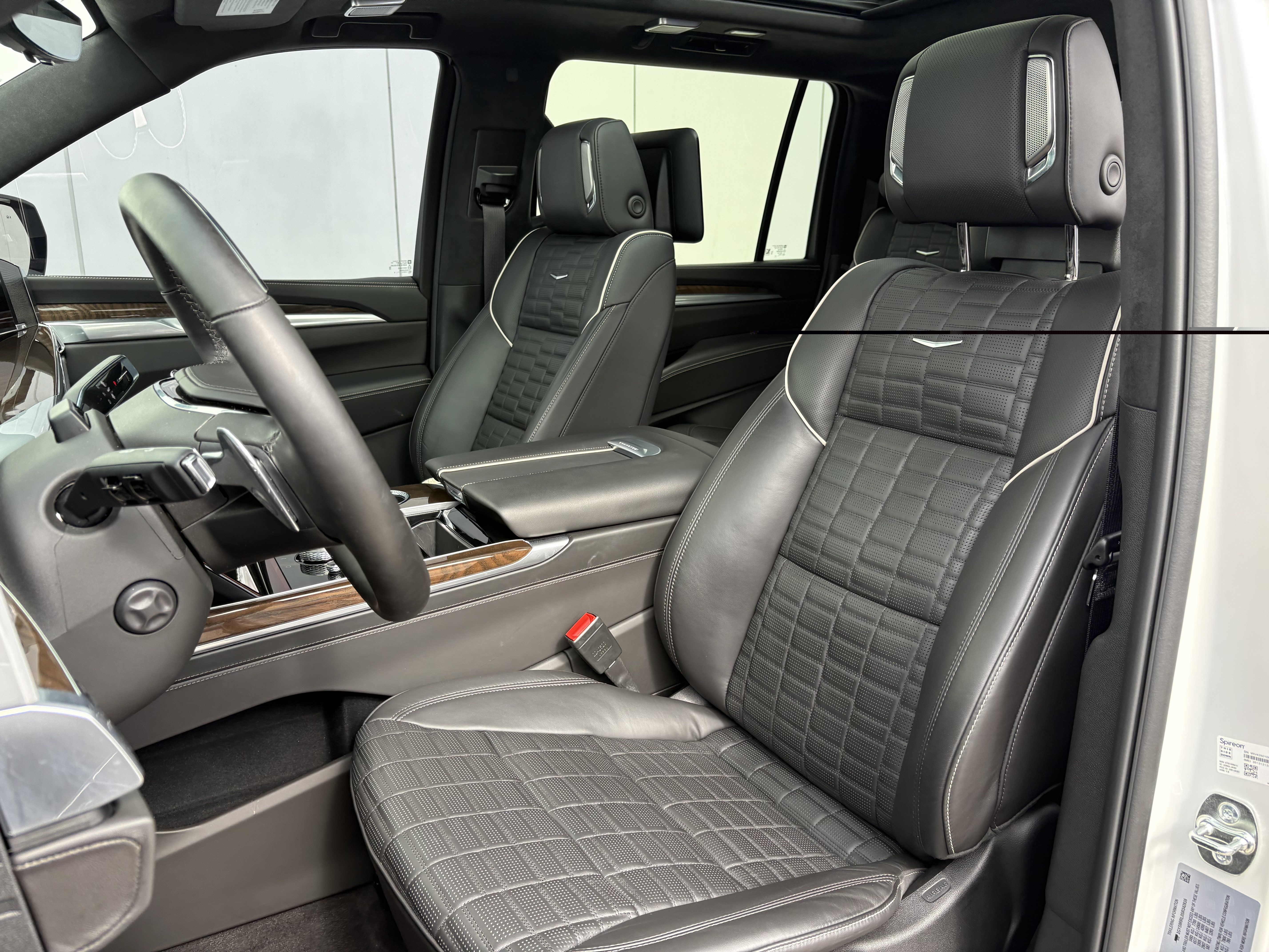 Used 2025 Cadillac Escalade ESV Sport Platinum w/ LPO, ONYX Package AWD/4WD image 12