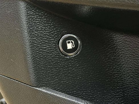 Used 2018 Chrysler 300 Limited w/ Safetytec Plus Group AWD/4WD image 14