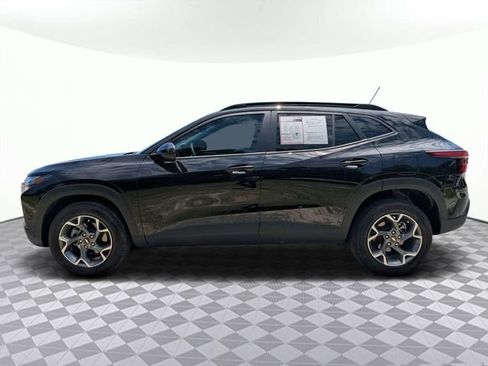Used 2025 Chevrolet Trax LT FWD image 7
