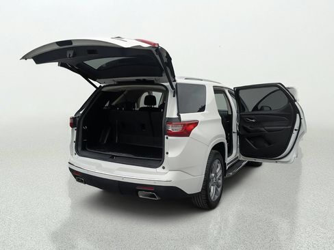 Used 2019 Chevrolet Traverse Premier w/ Driver Confidence II Package FWD image 15