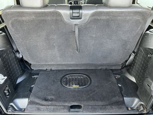 Used 2016 Jeep Wrangler Rubicon w/ Power Convenience Group AWD/4WD image 14