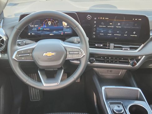 Used 2026 Chevrolet Equinox LT w/ Safety and Technology Package FWD image 20