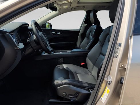 Used 2025 Volvo XC60 B5 Plus AWD/4WD image 16
