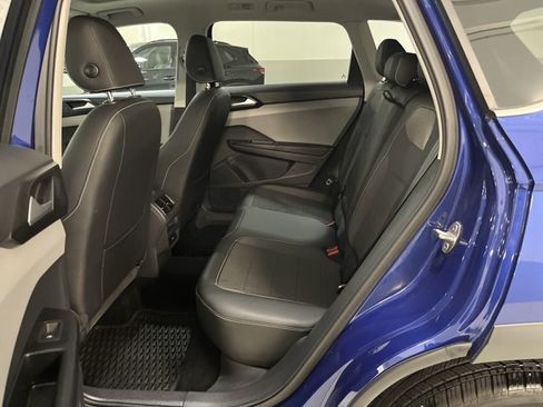 Certified 2023 Volkswagen Taos SE w/ Panoramic Sunroof Package FWD image 21