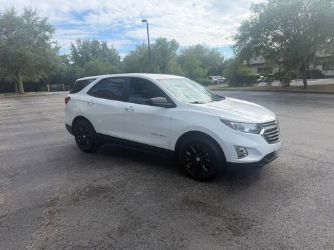 Used 2020 Chevrolet Equinox LS w/ LS Convenience Package FWD image 6
