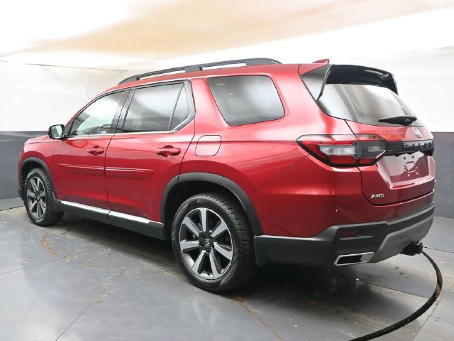 Used 2023 Honda Pilot Elite image 3
