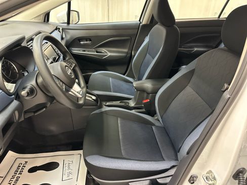New 2025 Nissan Versa SV w/ Trunk Package FWD image 4