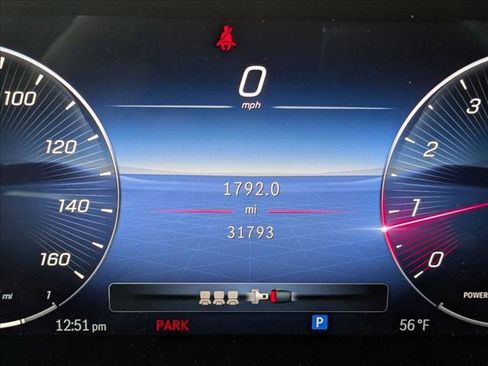 Used 2024 Mercedes-Benz GLC 300 4MATIC image 10