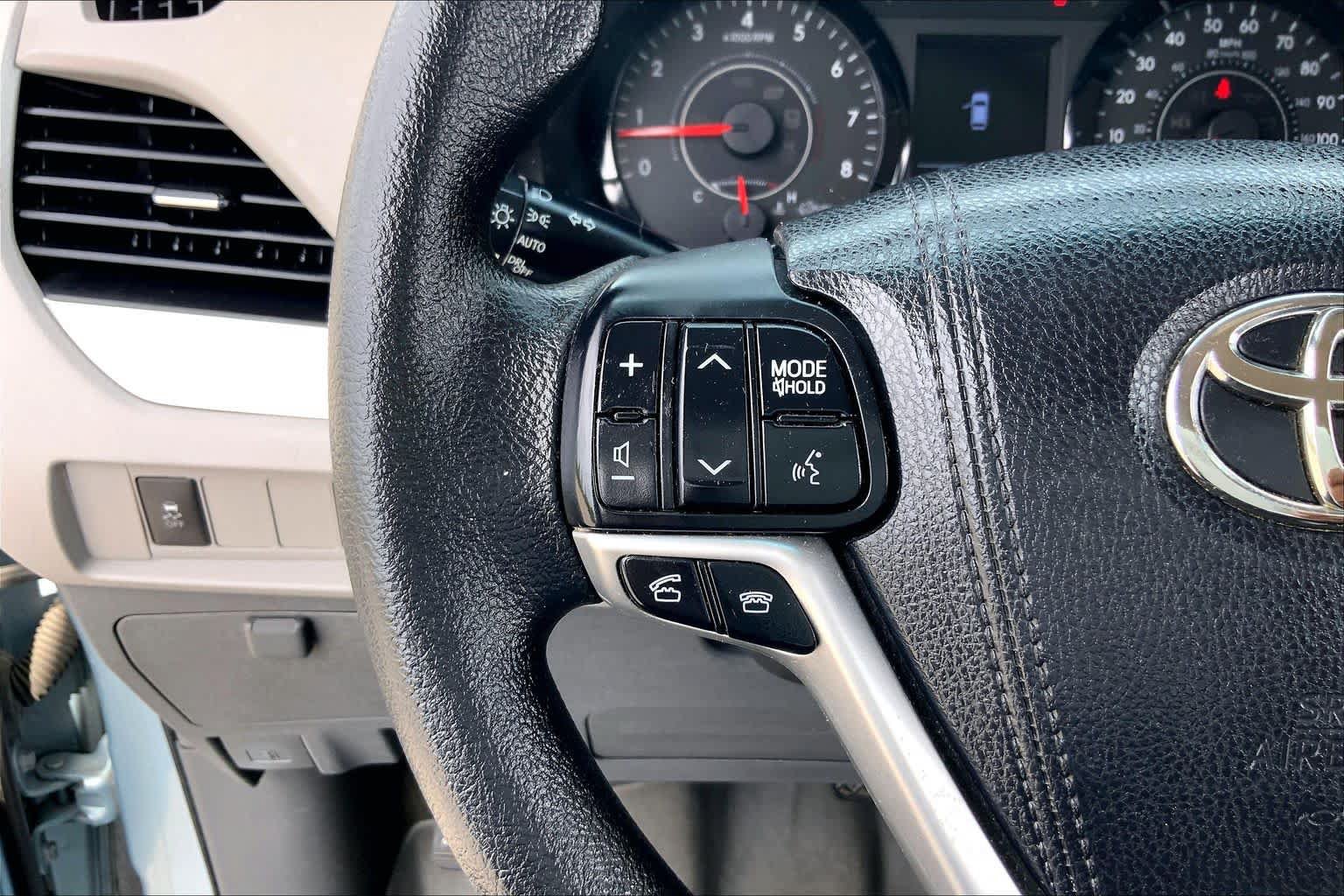 Used 2015 Toyota Sienna LE FWD image 22
