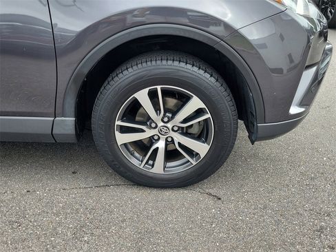 Used 2018 Toyota RAV4 XLE image 18