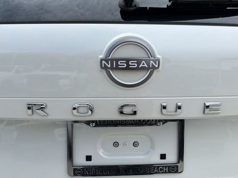 Used 2023 Nissan Rogue SV FWD image 9