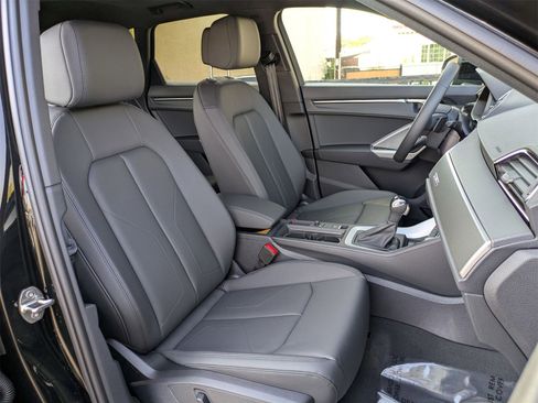 New 2025 Audi Q3 2.0T Premium image 10