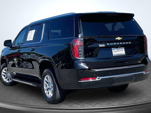 Used 2025 Chevrolet Suburban LT AWD/4WD image 4