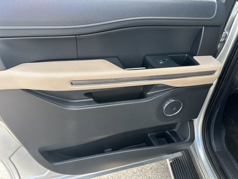 Used 2023 Ford Expedition Max XLT image 41