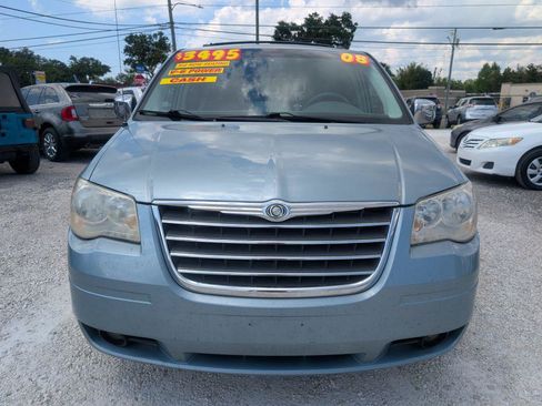 Used 2008 Chrysler Town & Country Touring FWD image 2