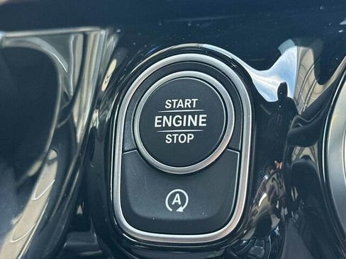 Used 2025 Mercedes-Benz GLA 250 image 27