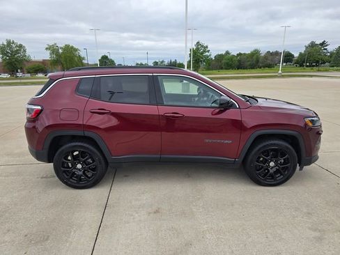 Used 2022 Jeep Compass Latitude AWD/4WD image 15