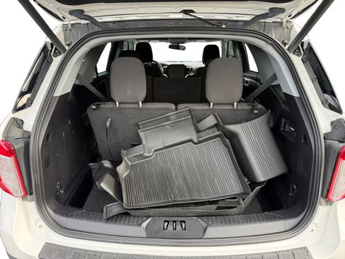 Used 2022 Ford Explorer XLT image 17