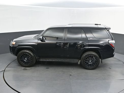 Used 2017 Toyota 4Runner SR5 AWD/4WD image 27