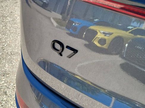 Certified 2025 Audi Q7 2.0T Premium w/ Convenience Plus Package image 8