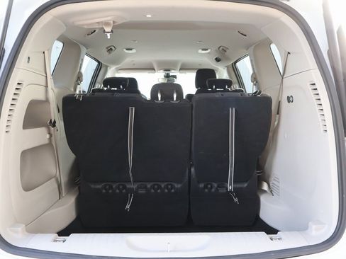 Used 2024 Chrysler Voyager LX image 14