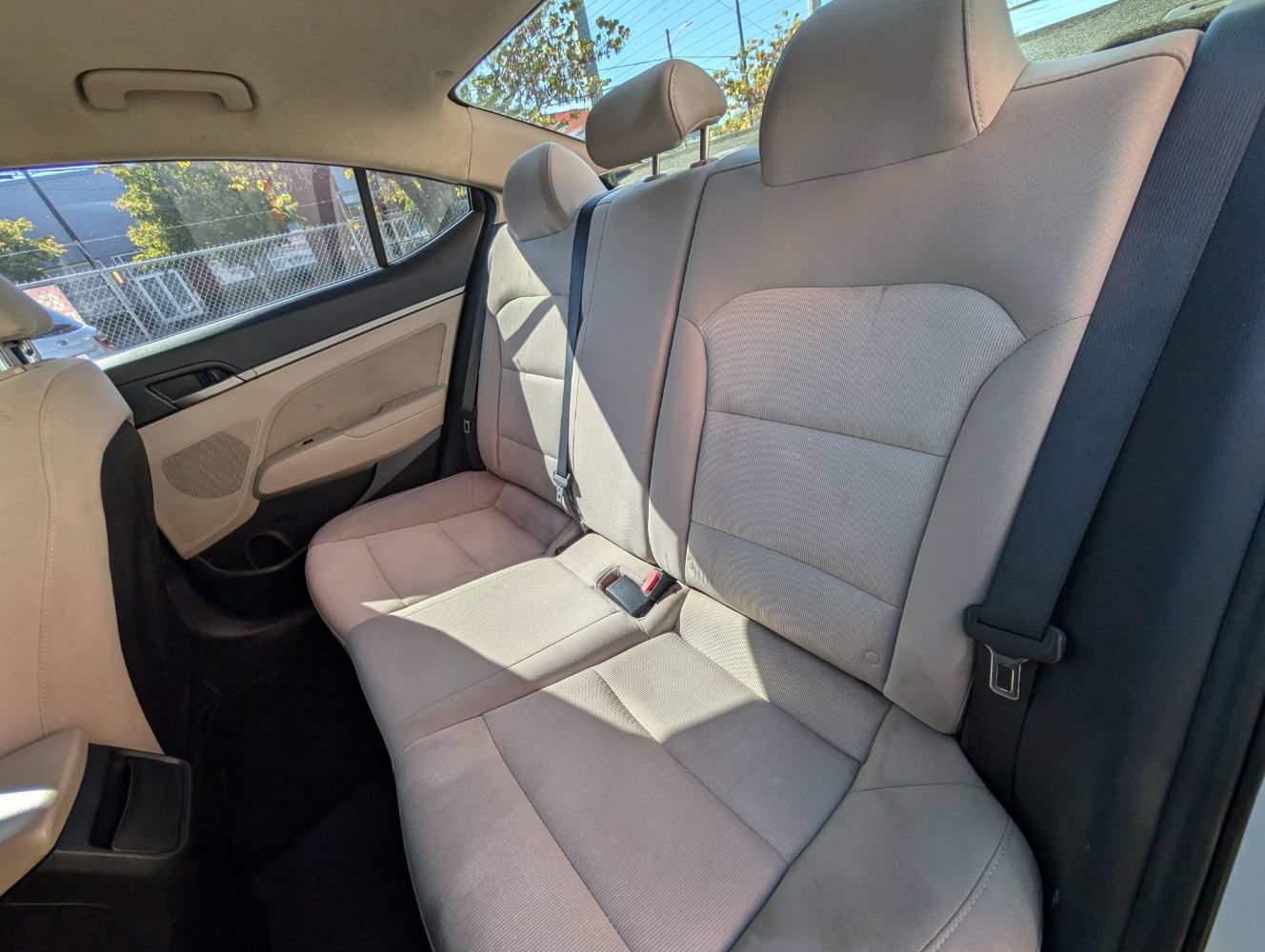 Used 2017 Hyundai Elantra SE FWD image 18