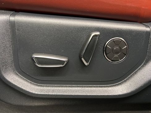 Used 2020 Ford F150 Platinum w/ Equipment Group 701A Luxury image 30